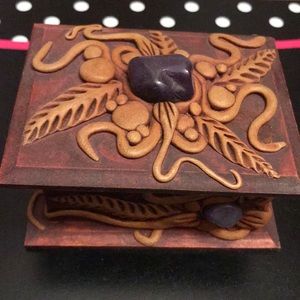 BEAUTIFUL LITTLE HANDCRAFTED BOX